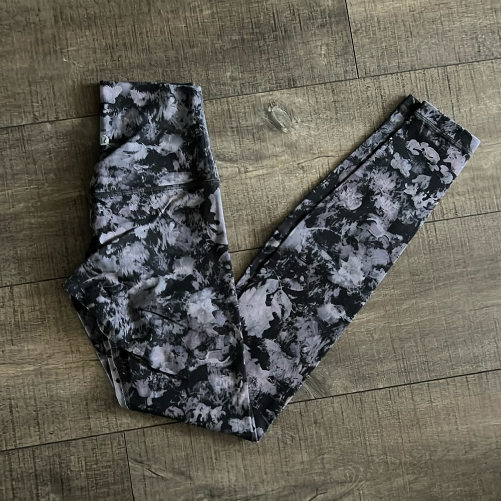 Lululemon Black & Gray Floral Print High Waisted Align Leggings